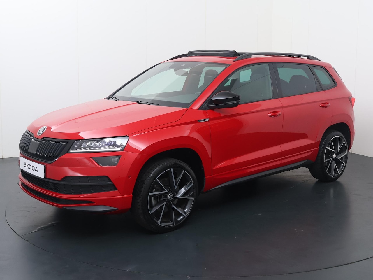 Skoda Karoq - 1.5 TSI ACT Sportline Business | 150 PK | Automaat | Trekhaak wegklapbaar | Panoramadak | - AutoWereld.nl