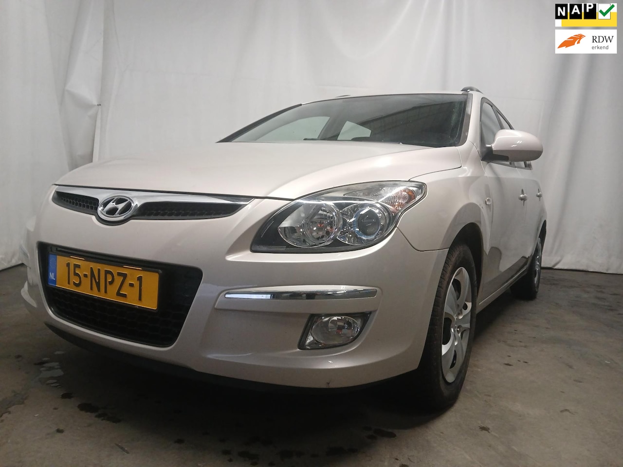 Hyundai i30 CW - 1.4i Blue Dynamic - Motor rookt - Olie lekkage - Schade - AutoWereld.nl