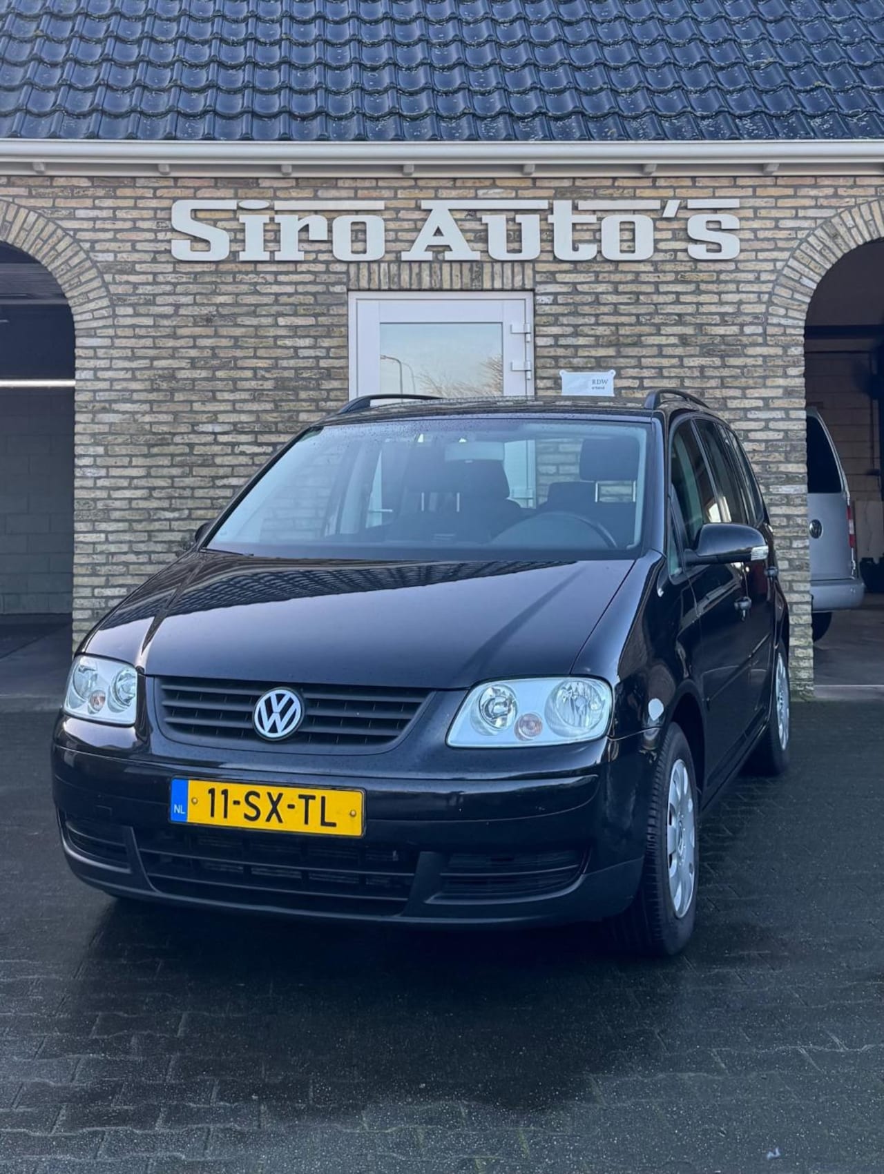 Volkswagen Touran - 1.6-16V FSI Business weinig kilometers - AutoWereld.nl