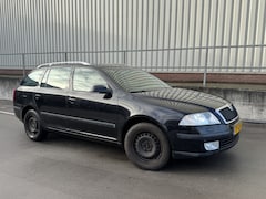 Skoda Octavia Combi - 1.6 FSI Elegance Bns Xenon Navi Klima