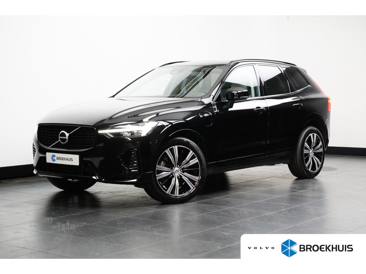 Volvo XC60 - 2.0 T6 Plug-in hybrid AWD Plus Dark | Panoramadak | Stoel- & stuurverwarming | Keyless | 2 - AutoWereld.nl