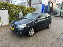 Volkswagen Polo - 1.4-16V Comfortline