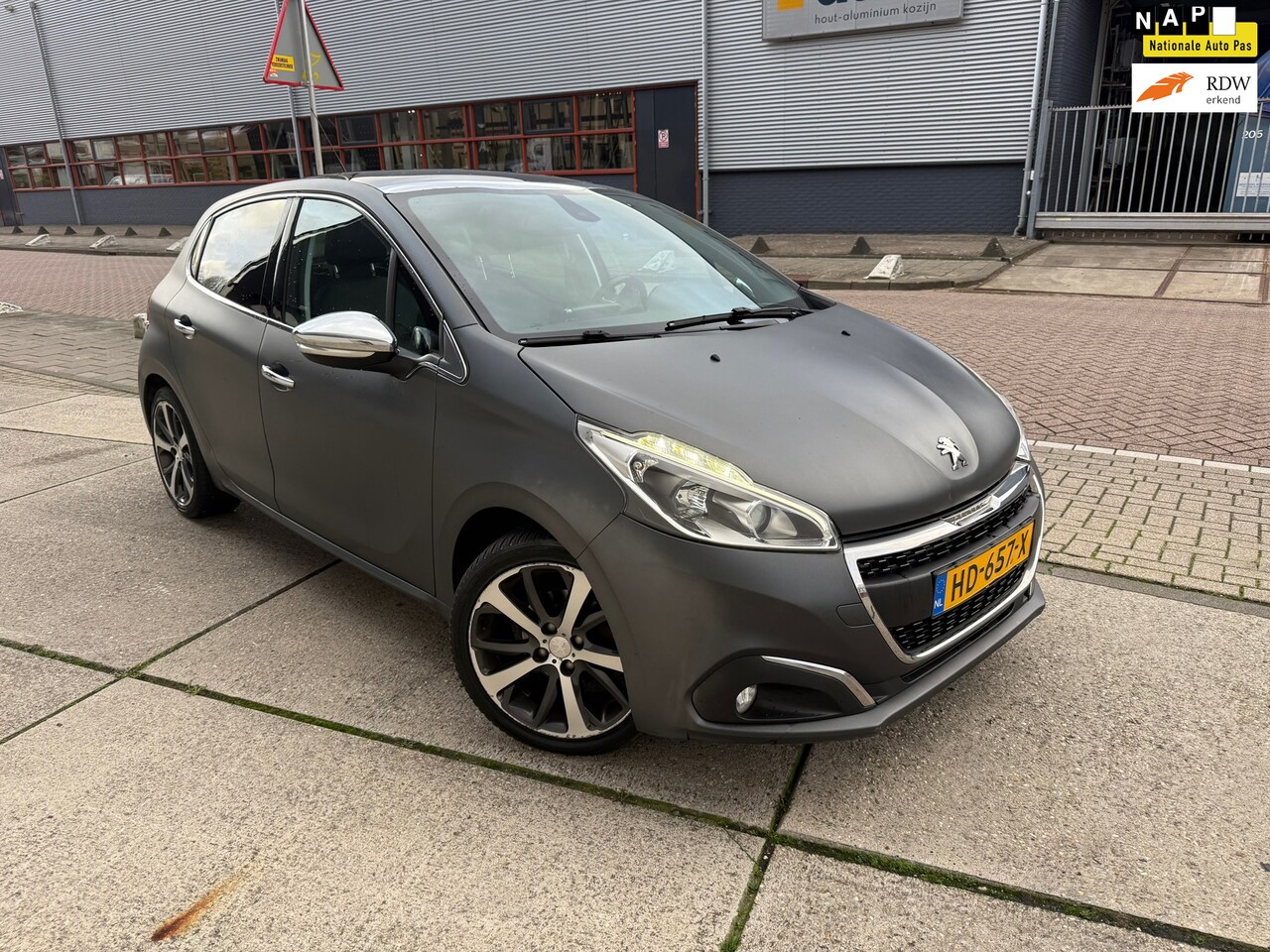 Peugeot 208 - 1.2 PureTech Première GLAS DAK CLIMA VOL Optie - AutoWereld.nl