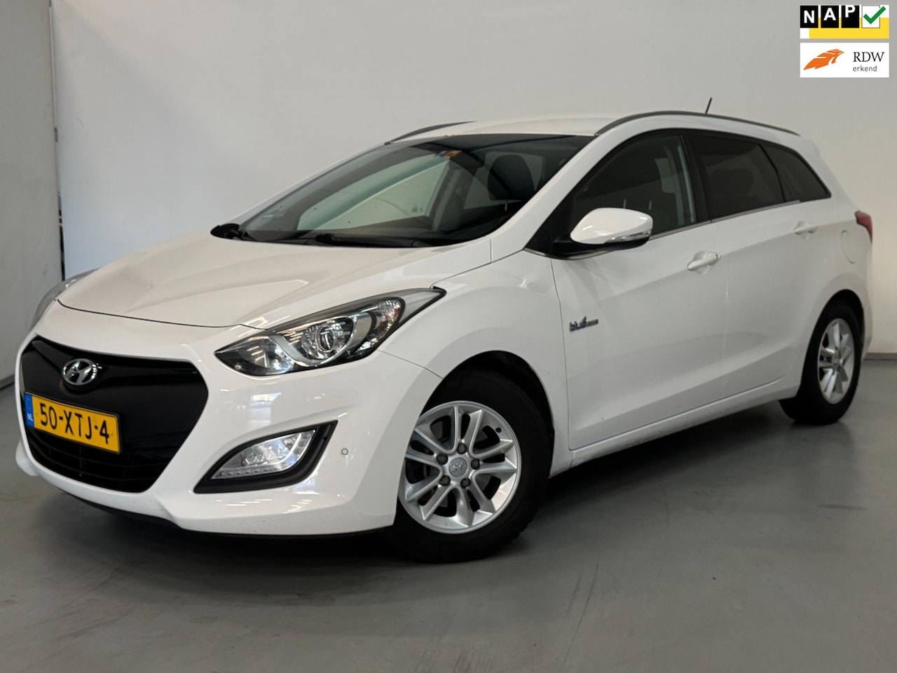 Hyundai i30 Wagon - 1.6 GDI Business Edition / Cruise / NL-auto / Bluetooth / Trekhaak - AutoWereld.nl