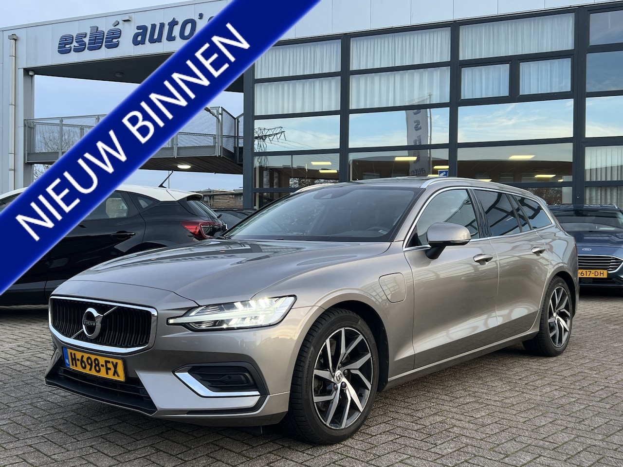 Volvo V60 - 2.0 T6 Recharge 340 pk AWD Momentum Pro Navigatie Trekhaak Panoramadak Head Up Camera PDC - AutoWereld.nl