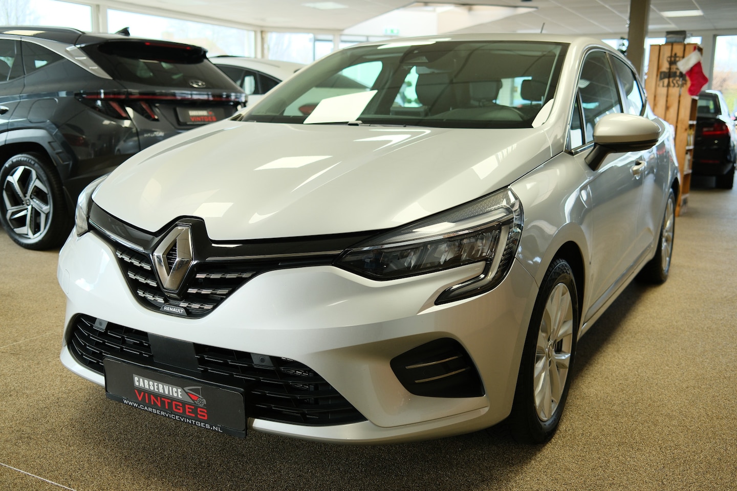 Renault Clio - 1.6 E-Tech Hybrid 140 Intens Navi, PDC, LMV, 140PK - AutoWereld.nl