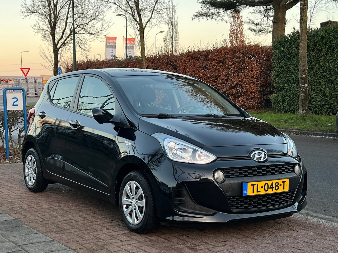 Hyundai i10 - 1.0i Comfort | Navigatie | 5 deurs - AutoWereld.nl