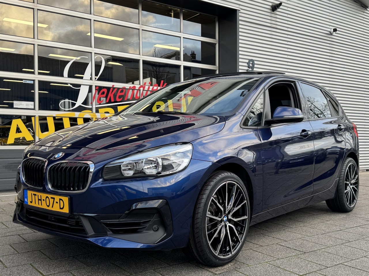 BMW 2-serie Active Tourer - 216i Advantage - Panorama dak I Navigatie I Airco I PDC /Achteruitrij camera I Sport velge - AutoWereld.nl