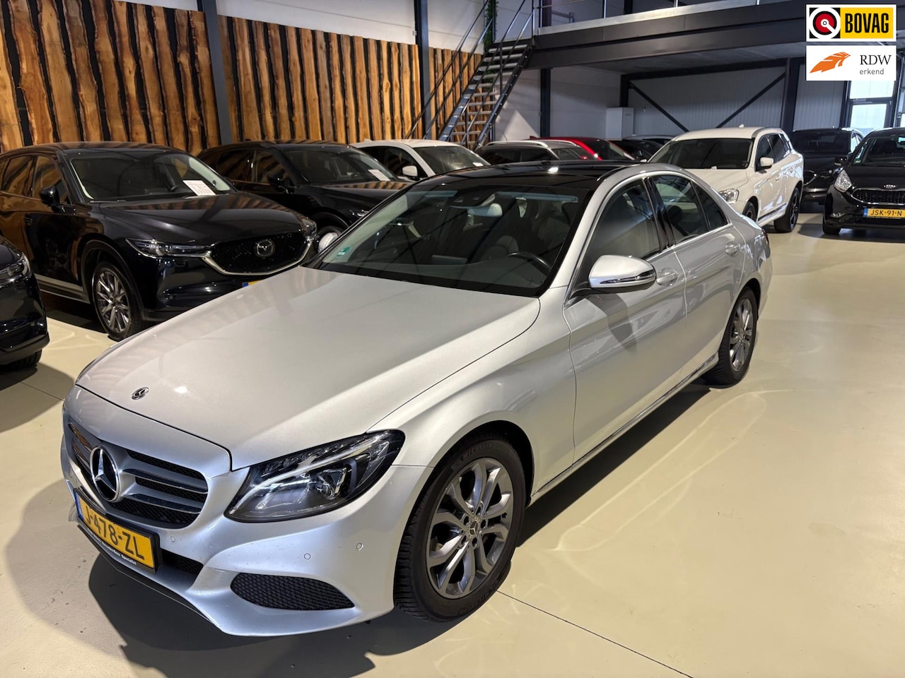 Mercedes-Benz C-klasse - 180 Premium Plus panoramadak 17 inch half leder - AutoWereld.nl