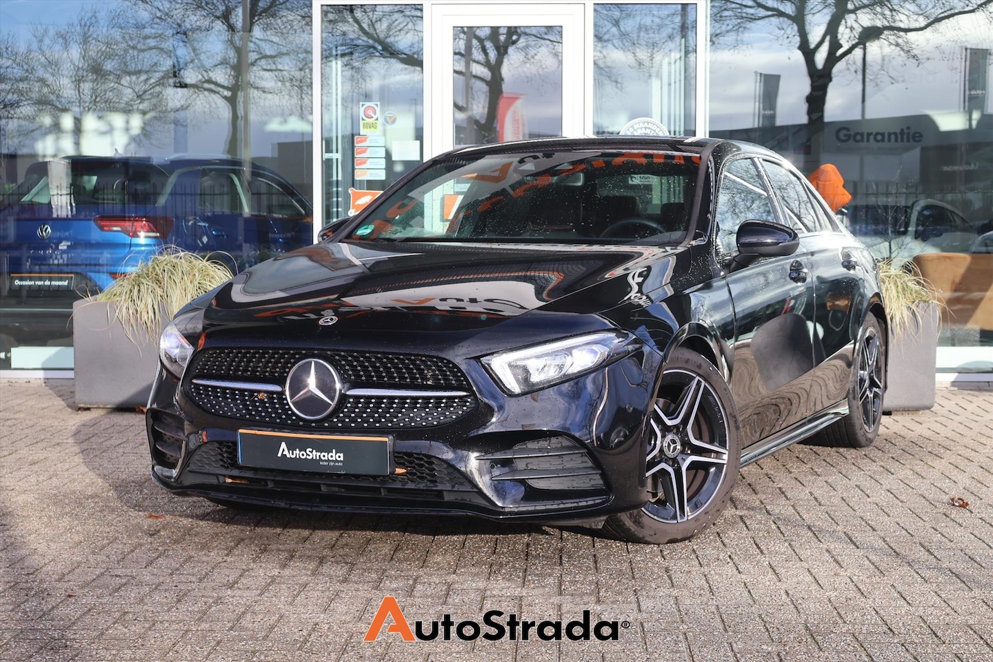 Mercedes-Benz A-klasse - Limousine A 180 AMG-Line 136pk | LED | Sfeer | Stoelverwarming | Cruise | Climate | Camera - AutoWereld.nl