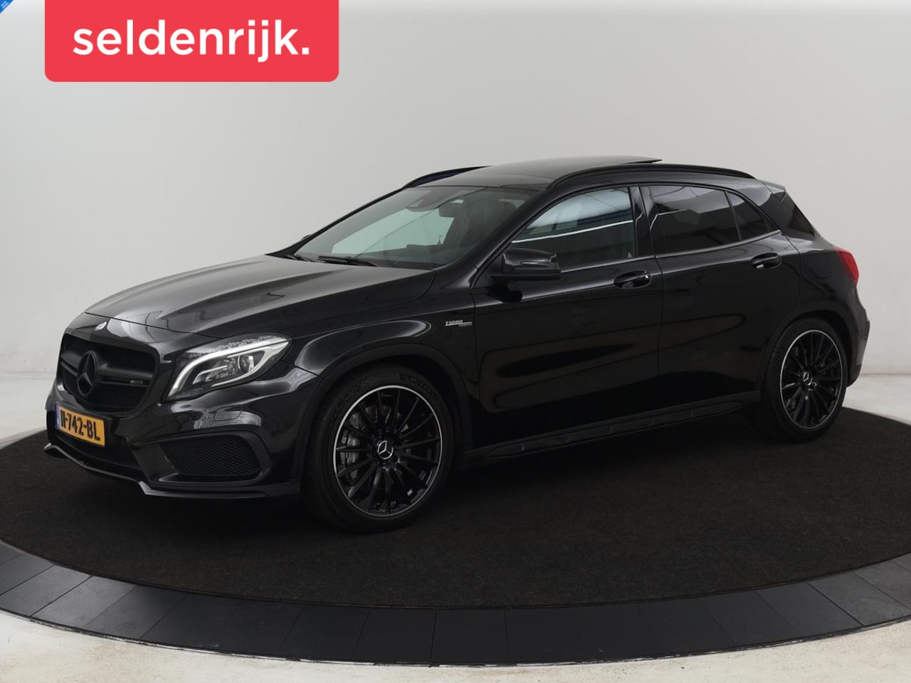 Mercedes-Benz GLA-Klasse - AMG 45 4MATIC Premium | Panoramadak | Leder | AMG Dynamic Plus | Carplay | Harman/Kardon | - AutoWereld.nl