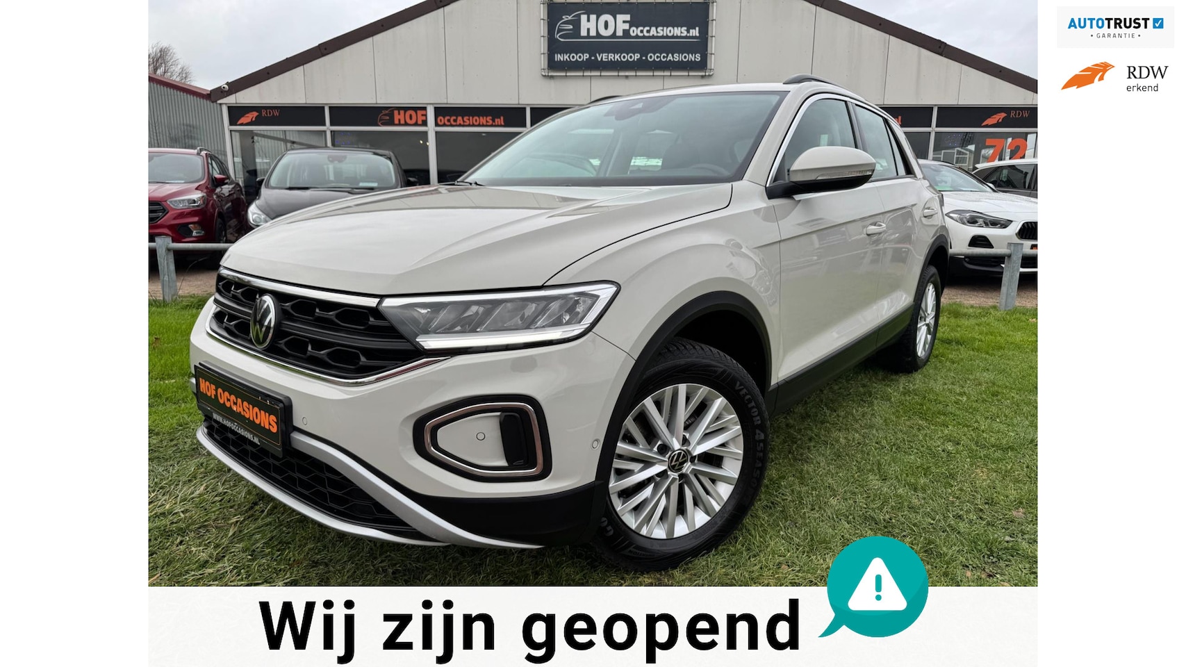 Volkswagen T-Roc - 1.5 TSI Life Edition AUTOMAAT/NAVI/TREKHAAK - AutoWereld.nl