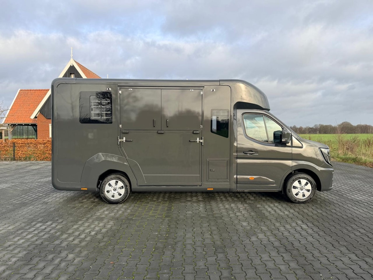 Renault Master Pro - STX S5L Automaat 5 pers pro-safety paardenwagen, id 52 - AutoWereld.nl