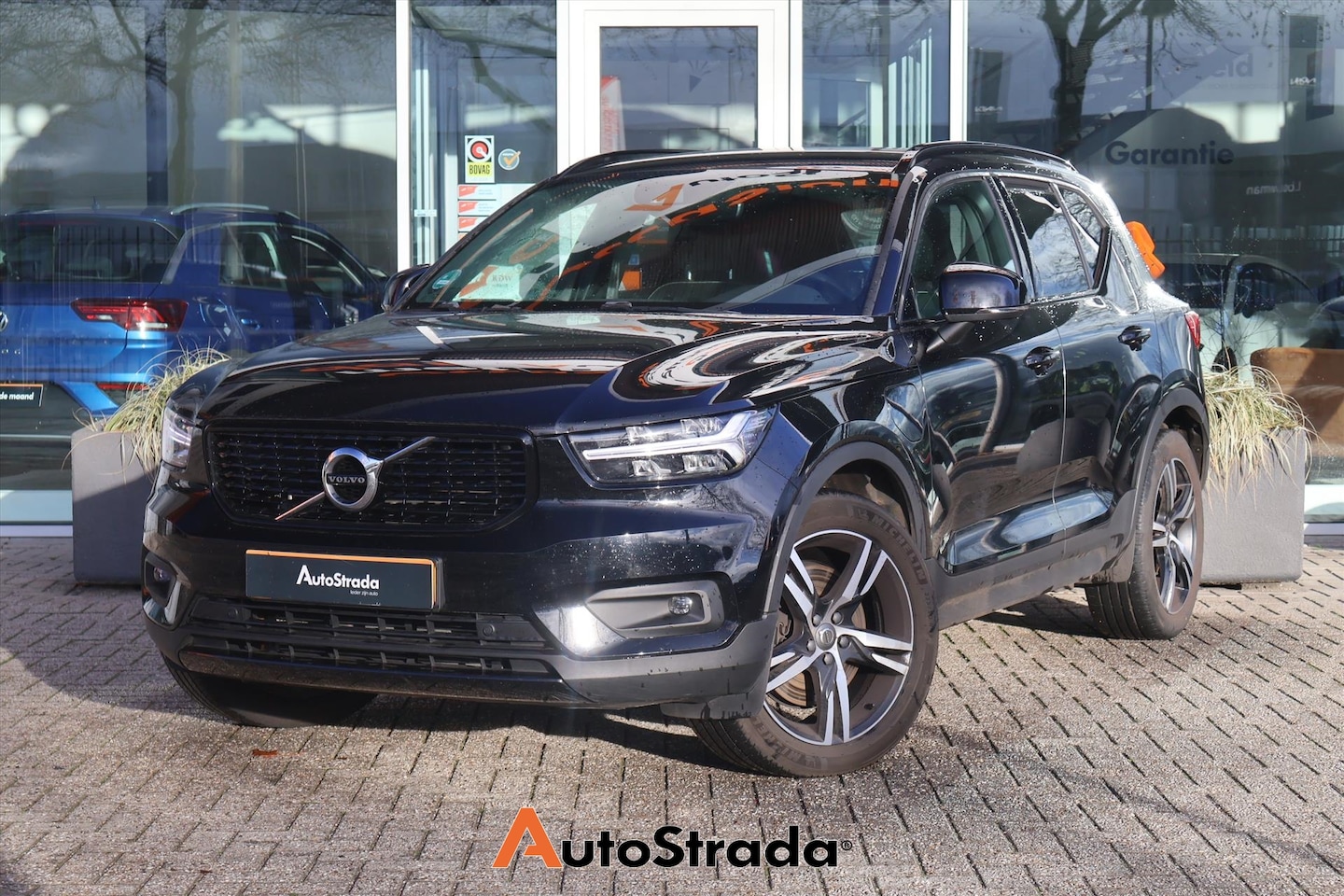 Volvo XC40 - T5 Recharge R-design 262pk I HarmanKardon I Carplay I Trekhaak I Camera I Navi I Stoelverw - AutoWereld.nl