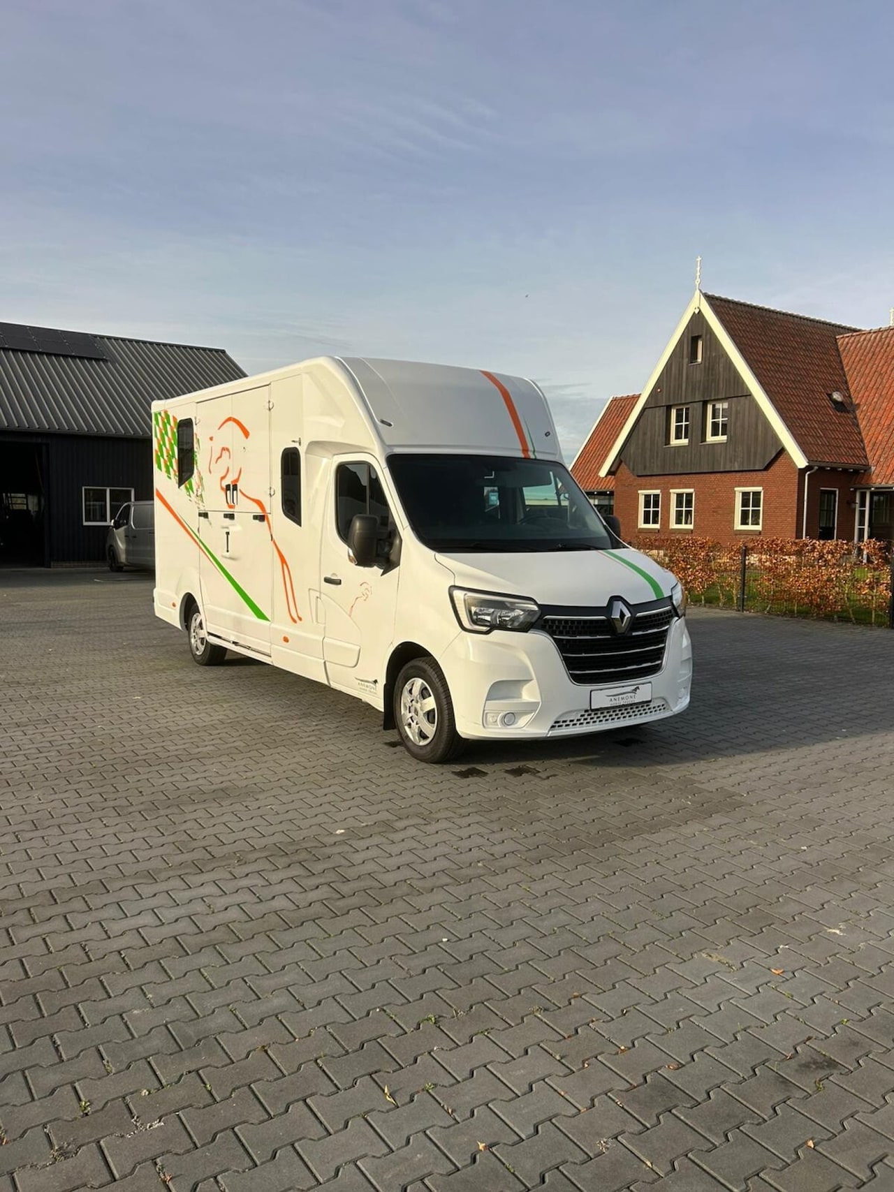Renault Master Pro - MTM S5L paardenwagen Pro-Safety hengsten uitvoering, id 105 - AutoWereld.nl