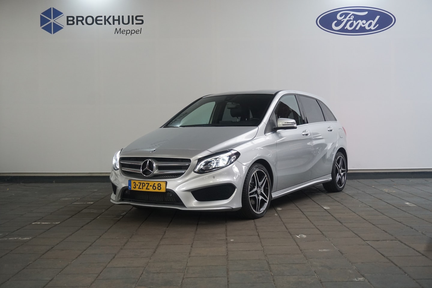 Mercedes-Benz B-klasse - 180 Ambition AMG-Line | Leder/Alcantara | Trekhaak | - AutoWereld.nl
