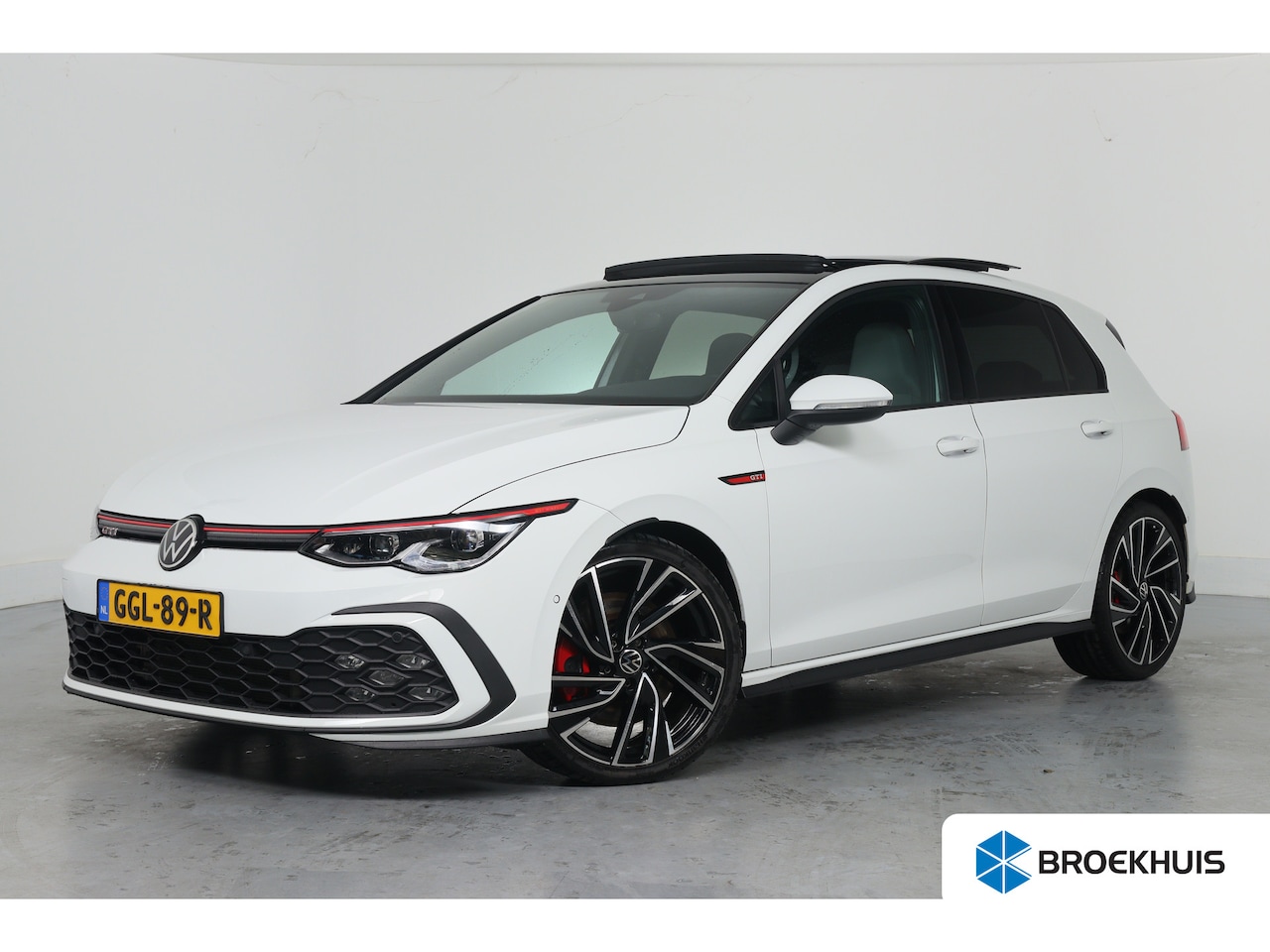Volkswagen Golf - 2.0 TSI GTI | Open Dak | Sfeerverlichting | LED | Memory | Leder | Harman/Kardon | Keyless - AutoWereld.nl