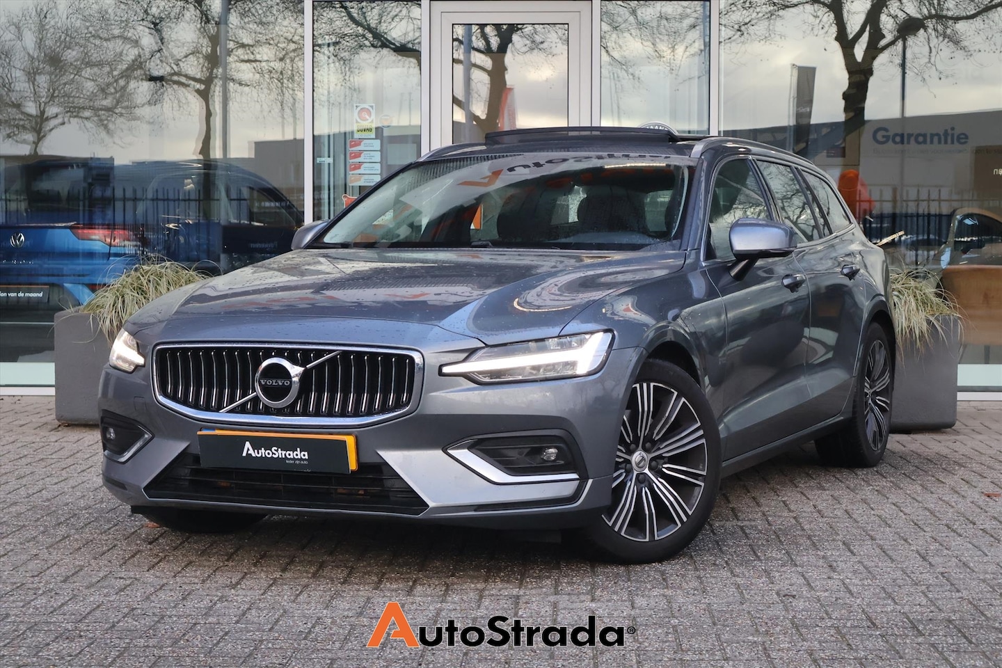 Volvo V60 - B3 Inscription 163pk I Pano I Leder I LED I Stoel/stuurverwarming I Memory - AutoWereld.nl