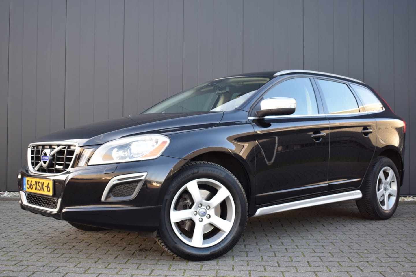 Volvo XC60 - 2.0 T5 240pk Automaat R-Design Xenon | Zwart Leder | Full Map Navi | Telefonie | Dealer On - AutoWereld.nl