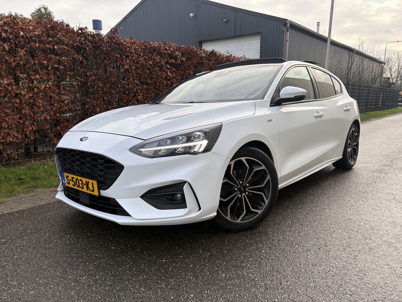 Ford Focus - 1.5 EcoBoost ST Line / AUTOMAAT / NAVI / PANORAMADAK / 120dkm! - AutoWereld.nl