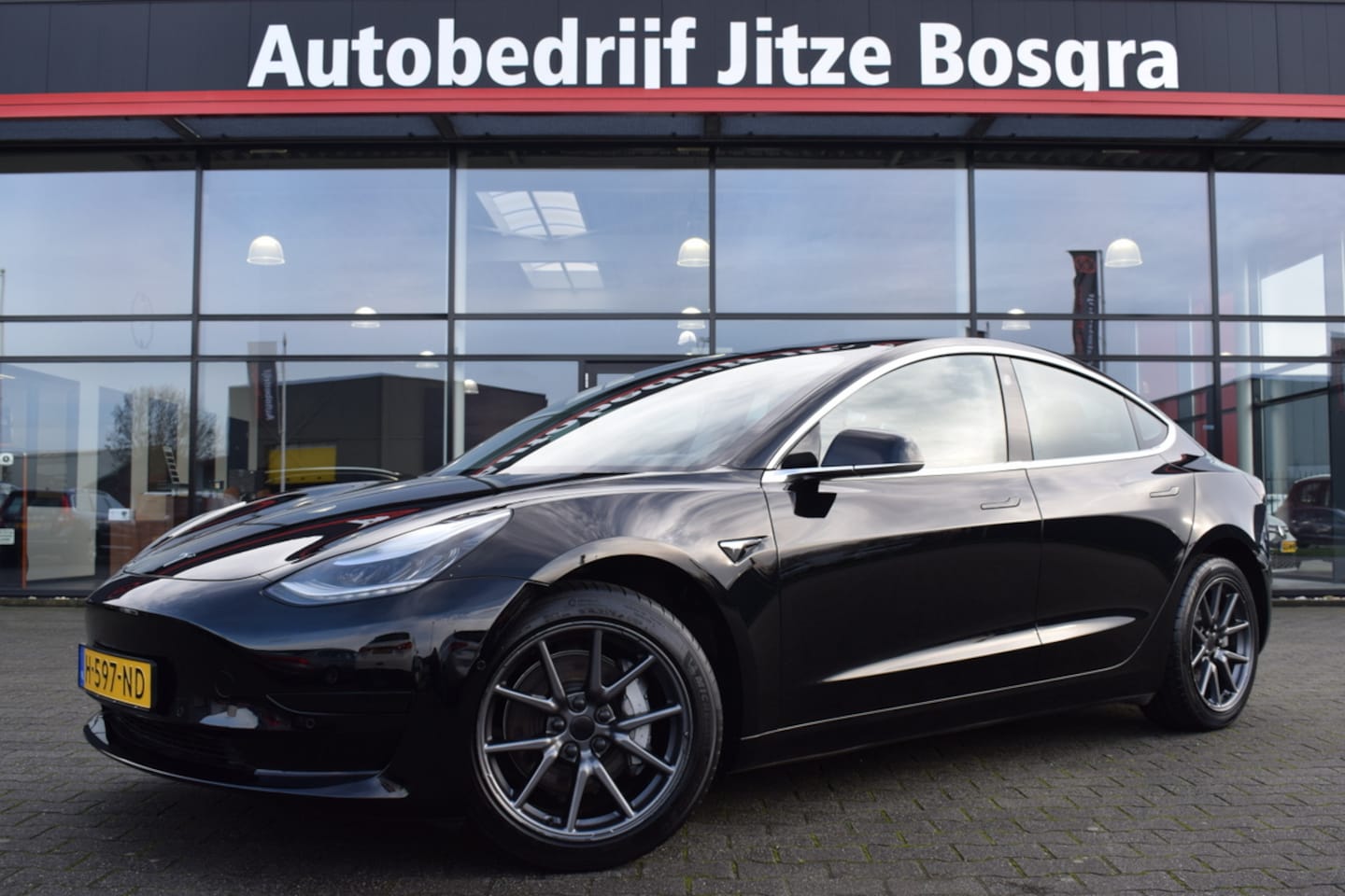 Tesla Model 3 - Standard RWD Plus 60kWh LED | Panoramadak | Zwart Leder | 360°Camera | Keyless | Full Map - AutoWereld.nl