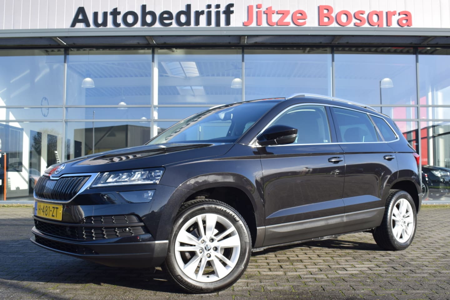 Skoda Karoq - 1.5 TSi Business Edition LED | Sportstoelen | Carplay | Keyless | Camera | 17 Inch LMV - AutoWereld.nl