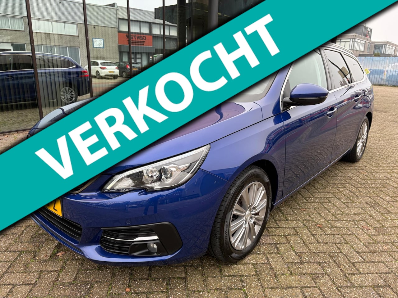 Peugeot 308 SW - 1.2 PureTech Allure / Keyless / Carplay / Trekhaak - AutoWereld.nl