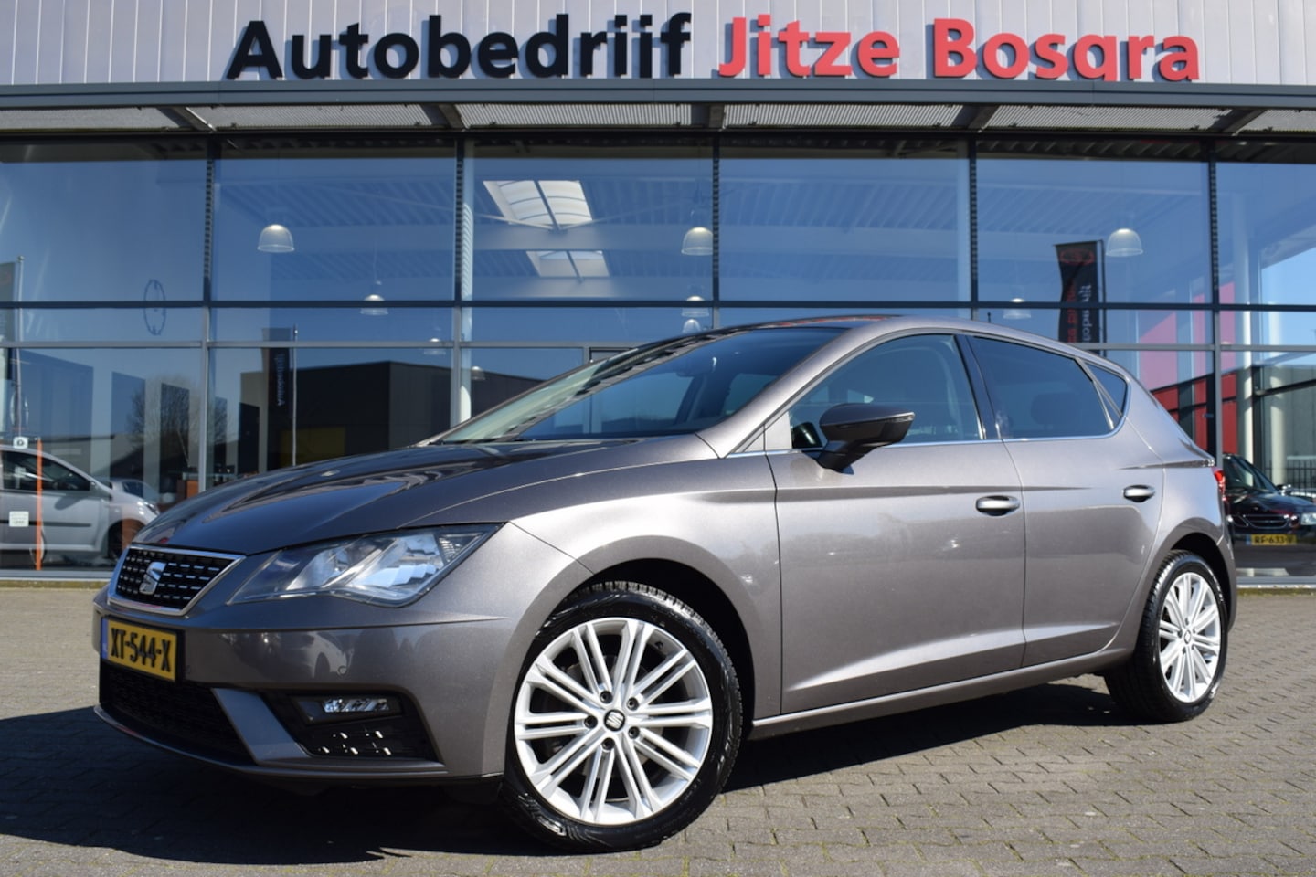 SEAT Leon - 1.4 TSi Xcellence ECC | Carplay | Half Leder | Sportstoelen | Keyless | 17 Inch LMV - AutoWereld.nl