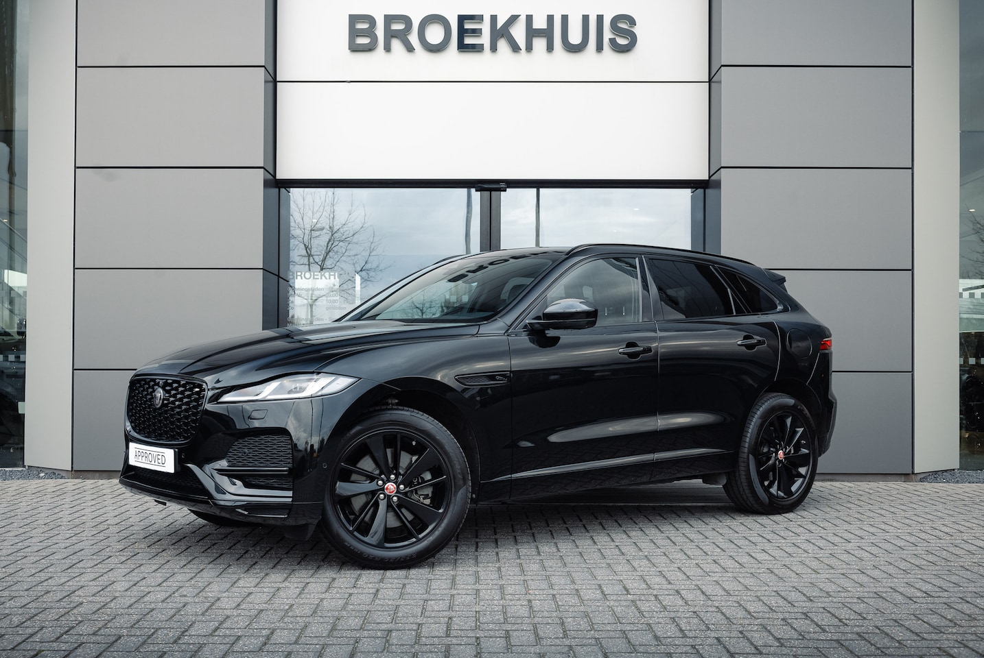 Jaguar F-Pace - 2.0 P400e R-Dynamic S | Panoramadak | 20 Inch | Black Pack | Cold Climate | Stoelverwarmin - AutoWereld.nl
