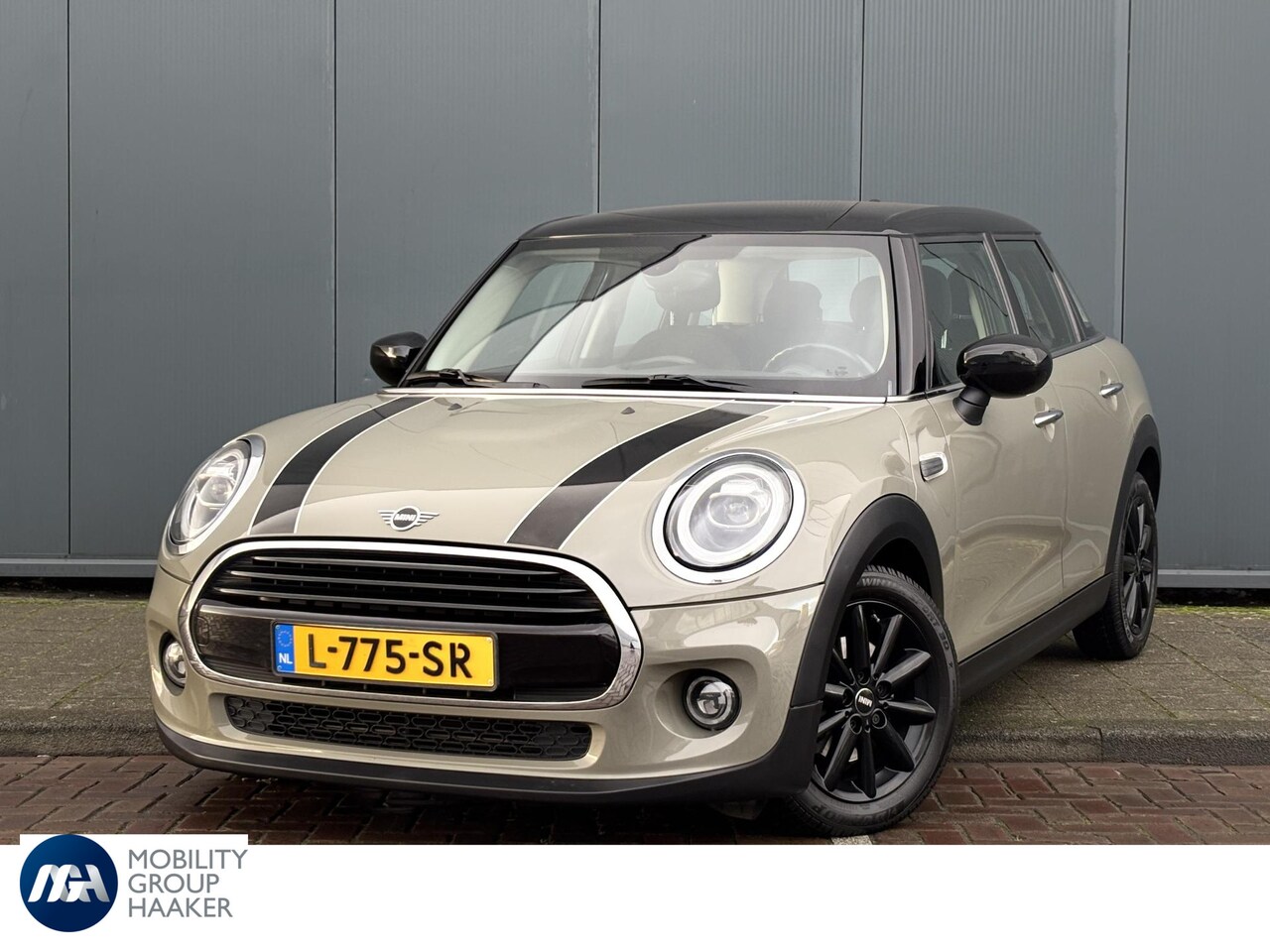 MINI Cooper - Mini 1.5 Business Edition | Apple carplay/Android | Navigatie | Cruise control | Dealer on - AutoWereld.nl