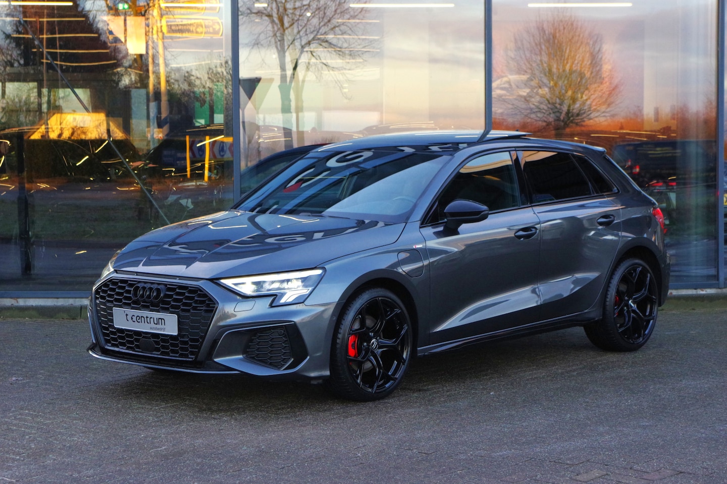 Audi A3 Sportback - 40 TFSI e 204 PK S-Line Edition, Panoramadak, Sportstoelen, Camera, Adap. Cruise Control - AutoWereld.nl