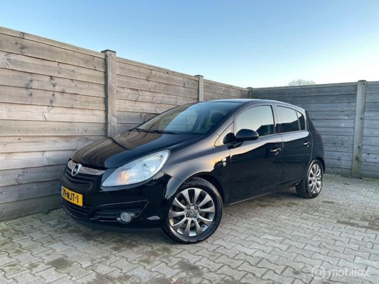 Opel Corsa - 1.2-16V '111' Edition Airco-CruisContr-Isofix - AutoWereld.nl