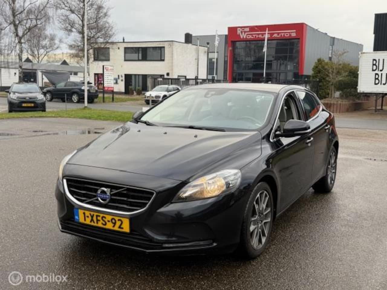 Volvo V40 - 2.0 D4 Momentum Business Dealer onderhouden! - AutoWereld.nl