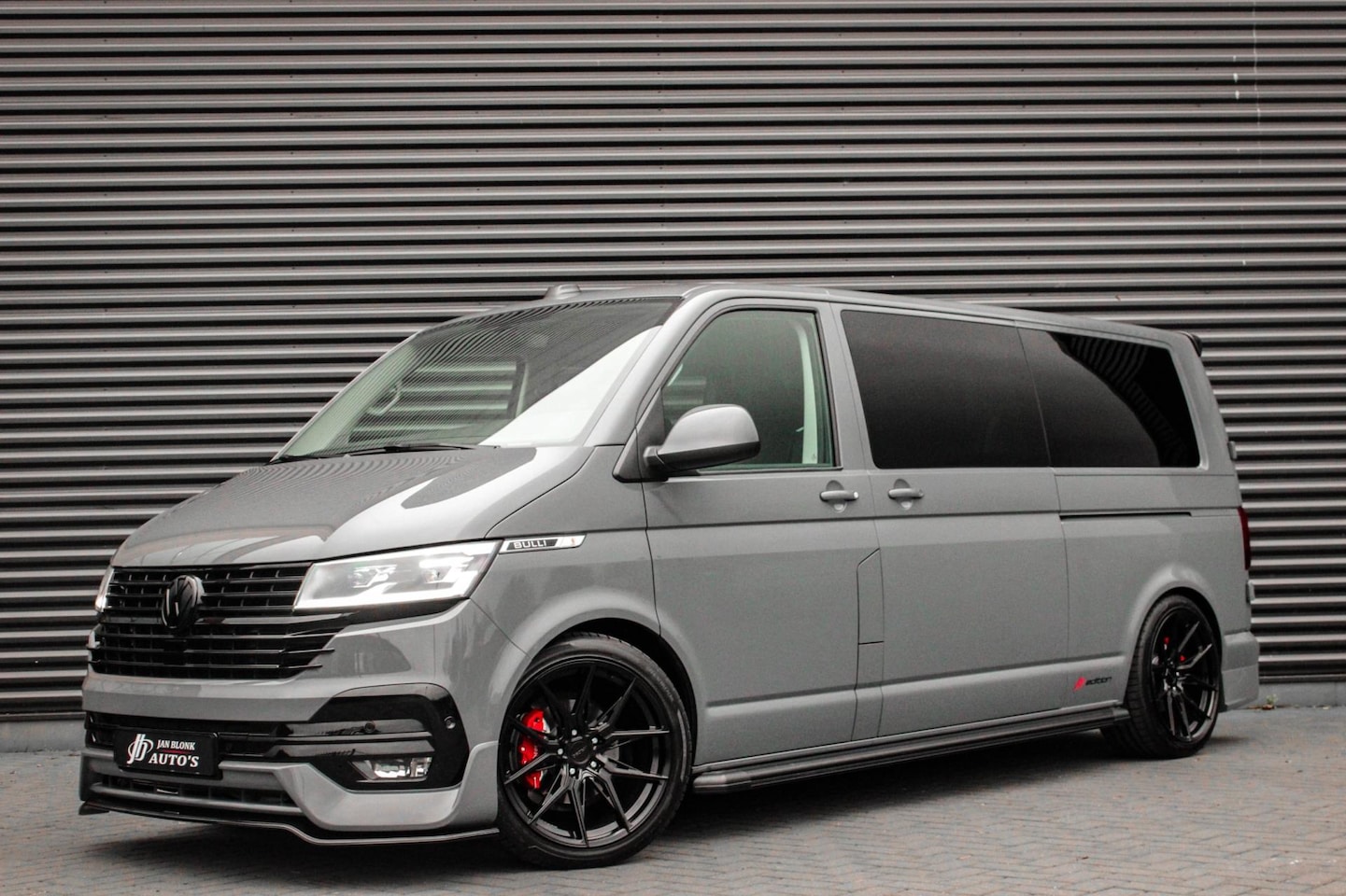 Volkswagen Transporter - 2.0 TDI L2H1 150PK BULLI DC DUBBEL CABINE / LEIGHTONVANS BODYKIT / FULL OPTINS / LEDER / F - AutoWereld.nl