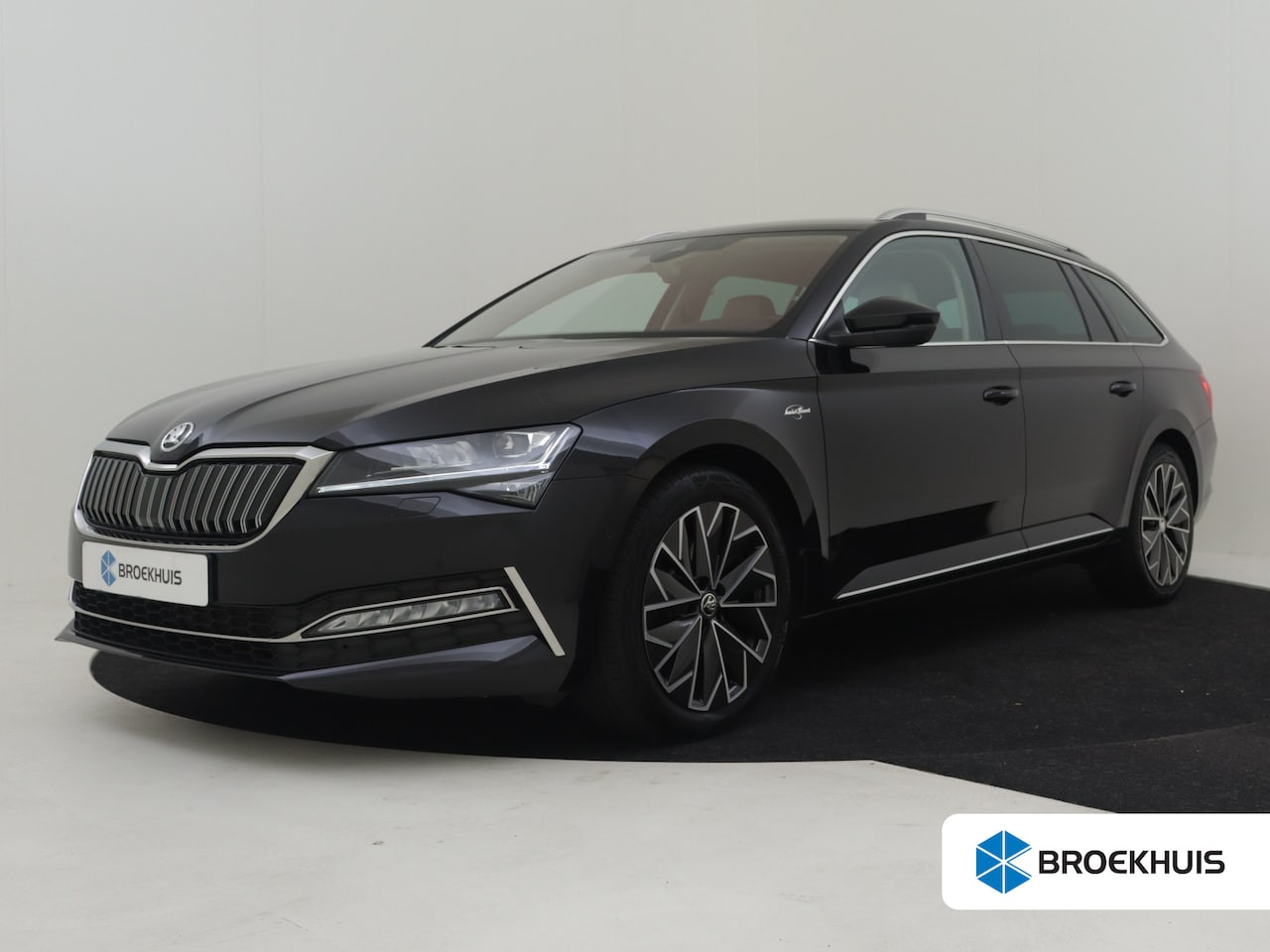 Skoda Superb Combi - 1.4 TSI iV Laurin & Klement 218pk | Prachtig interieur! l Leder | Trekhaak | Canton sound - AutoWereld.nl