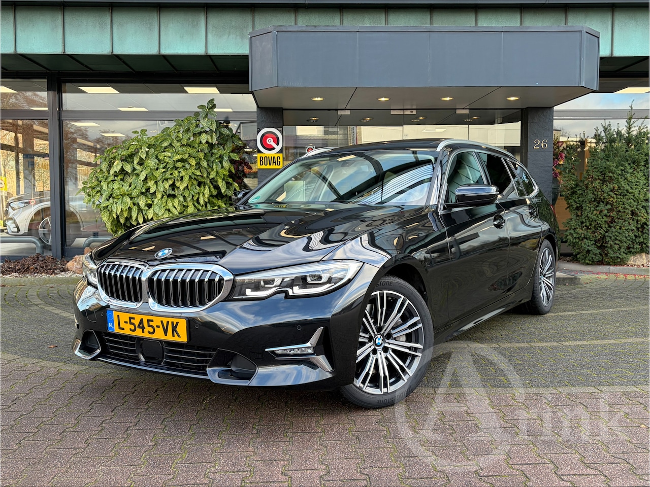 BMW 3-serie Touring - 330i High Executive Panoramadak, Trekhaak, Harman/Kardon - AutoWereld.nl