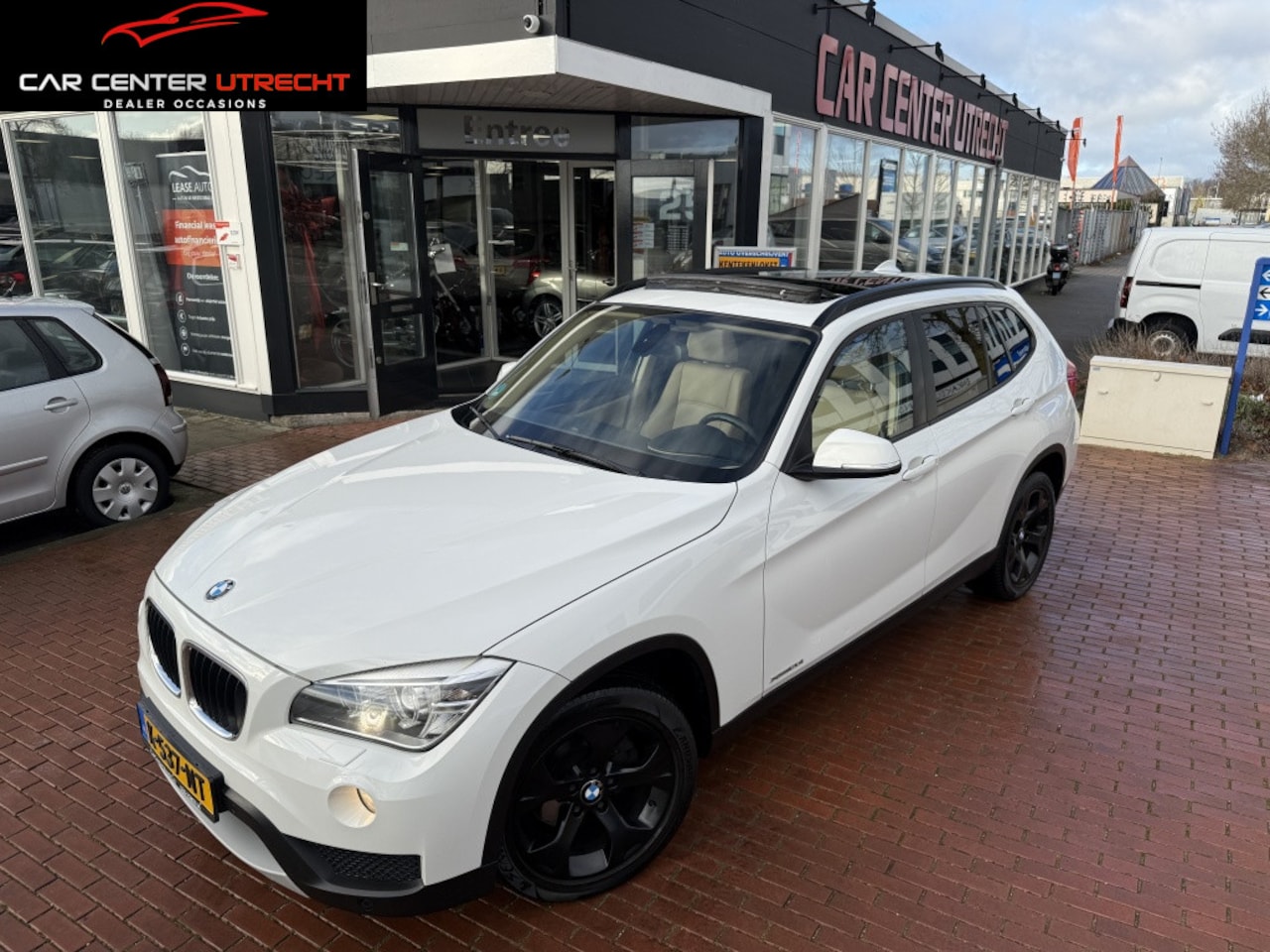 BMW X1 - xDrive20i Business+ camara navi leer pano 6versn - AutoWereld.nl