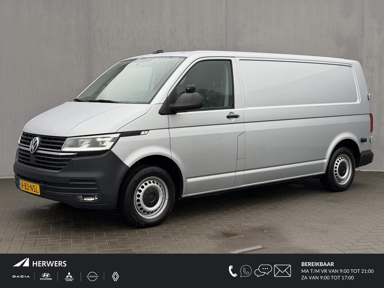 Volkswagen Transporter - 2.0 TDI L2H1 150 Pk / 2.500 kg Trekgewicht / Standkachel / Dealer Onderhouden / Navigatie - AutoWereld.nl