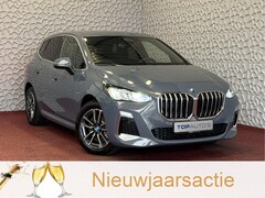 BMW 2-serie Active Tourer - ✅ 230E ✅ XDRIVE 326 PK M SPORT LED ELEK.KLEP CAMERA WEGKLAPBARE.TREKHAAK 05/2024 AWD 4X4 4
