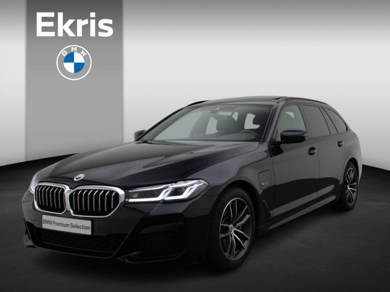 BMW 5-serie Touring - 530e High Executive | M Sportpakket | Parking Pack | Trekhaak | Panoramadak | Laserlight | - AutoWereld.nl