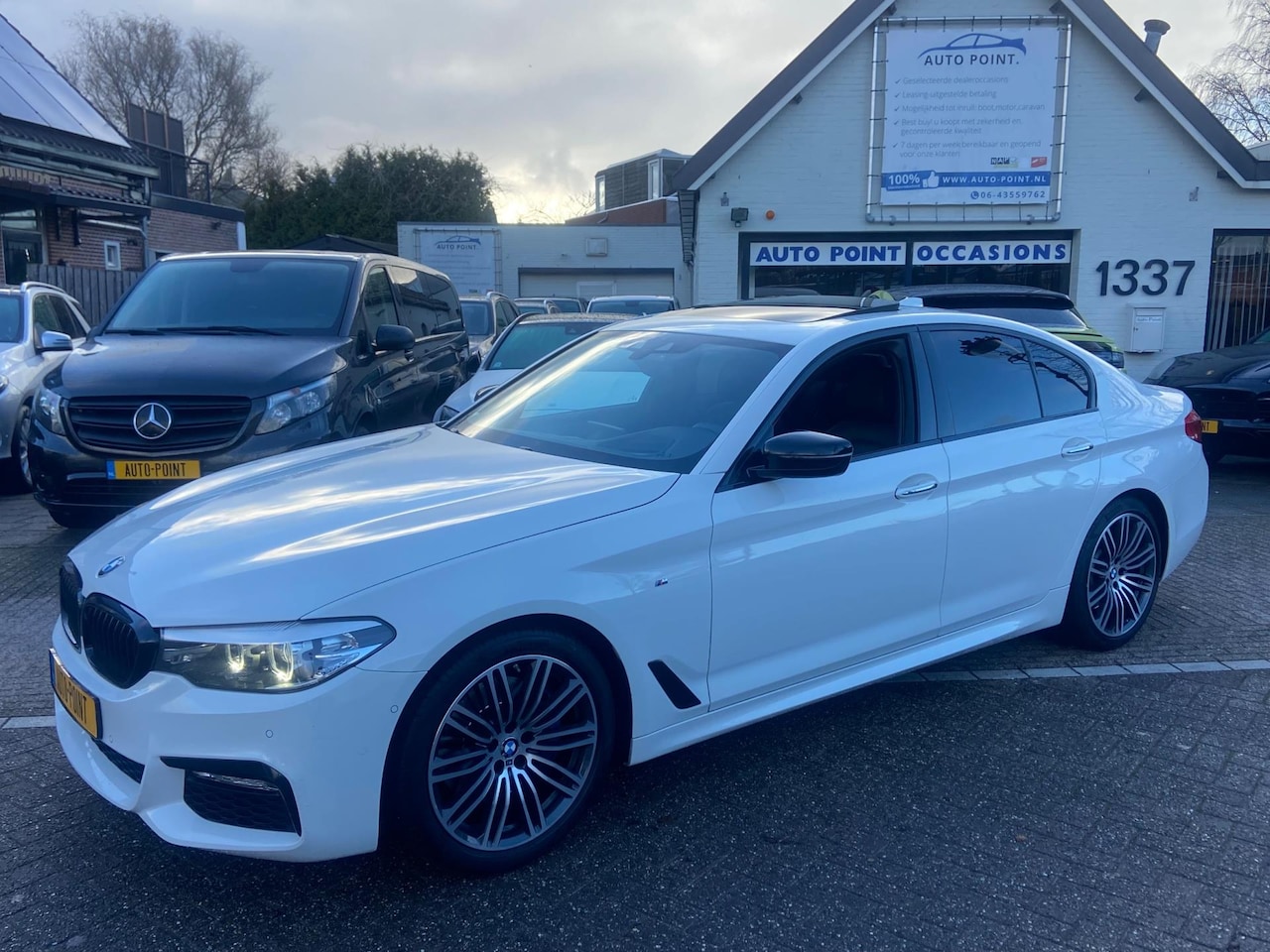 BMW 5-serie - 530D M-PAKKET/SCHUIFDAK/HEADUP/DVD/BLINDSPOT - AutoWereld.nl