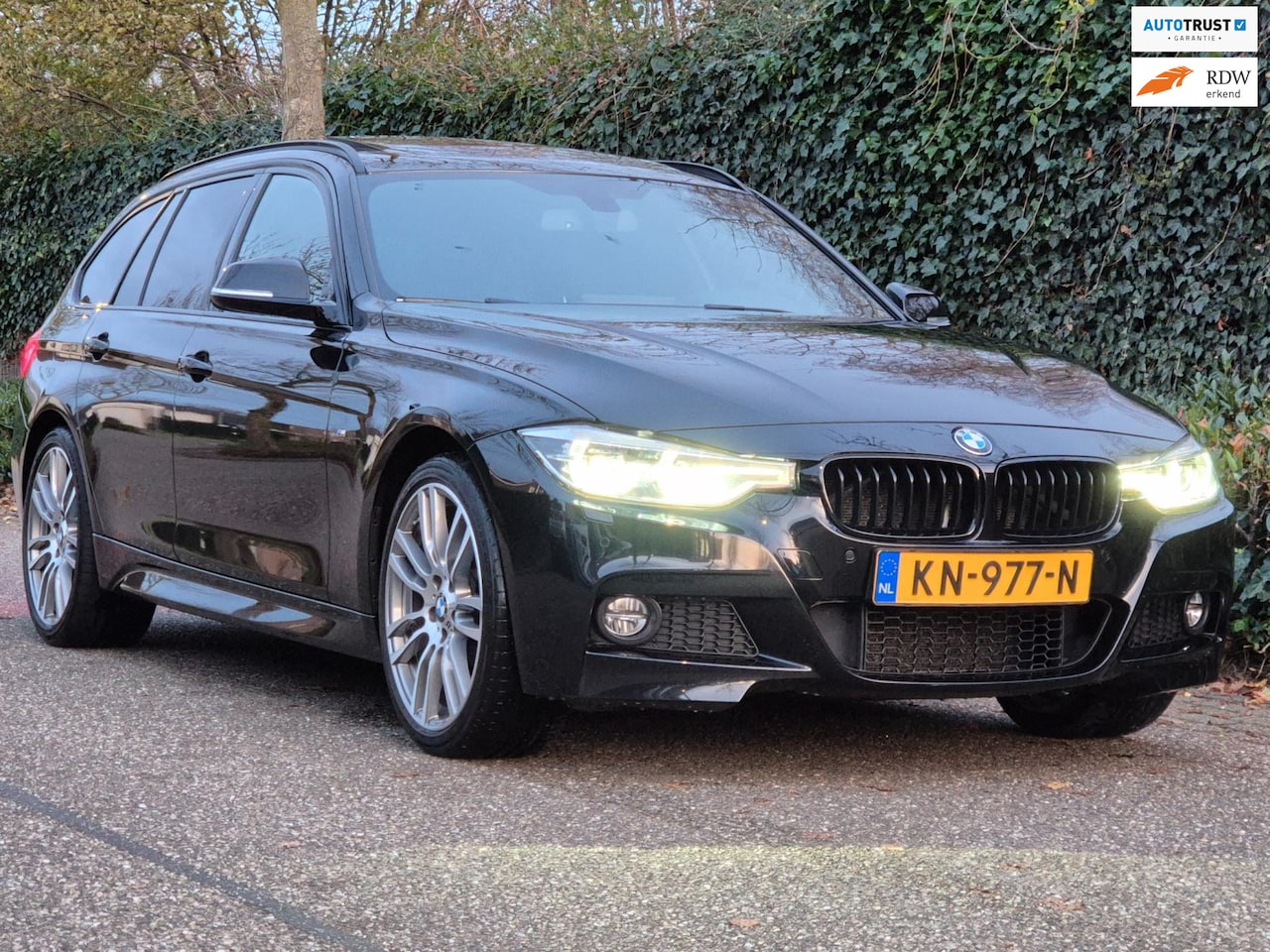 BMW 3-serie Touring - M Sport X-drive Apple CarPlay Panorama dealer onderhouden NAP 320i xDrive M Sport - AutoWereld.nl
