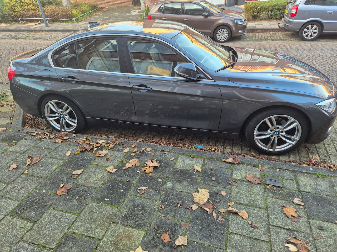 BMW 3-serie - 320i EfficientDynamics Edition High Executive Leder | Head-Up Display | LED | 360° Camera | Parkeerassistent - AutoWereld.nl