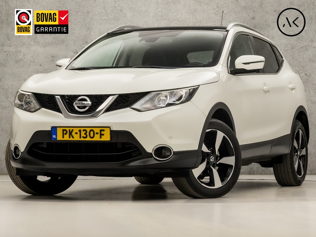 Nissan Qashqai - 1.2 N-Connecta (PANORAMADAK, NAVIGATIE, 360 CAMERA, TREKHAAK, GETINT GLAS, SPORTSTOELEN, K - AutoWereld.nl