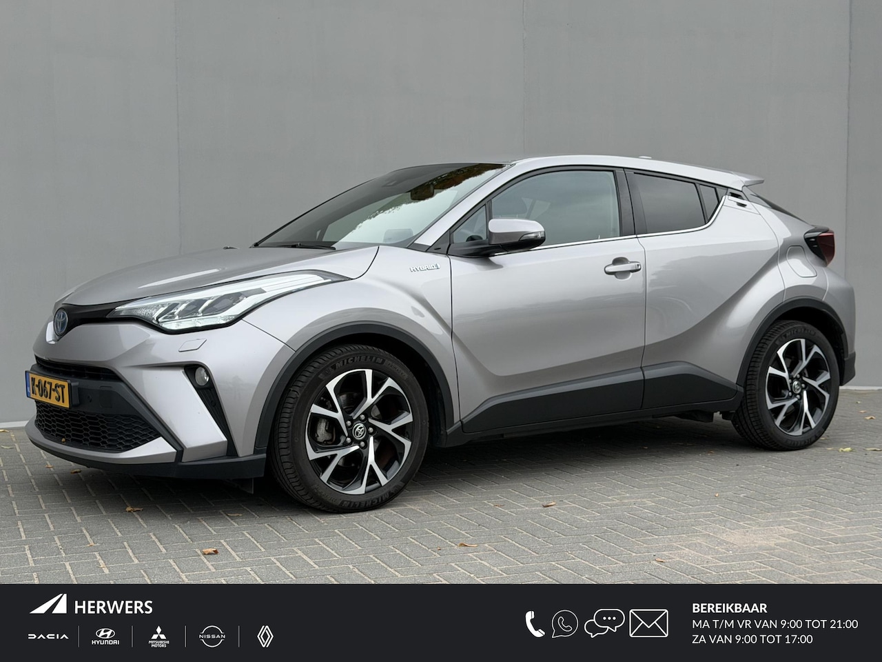 Toyota C-HR - 1.8 Hybrid First Edition / Afneembare Trekhaak (Trekgewicht 725kg) / Achteruitrijcamera / - AutoWereld.nl