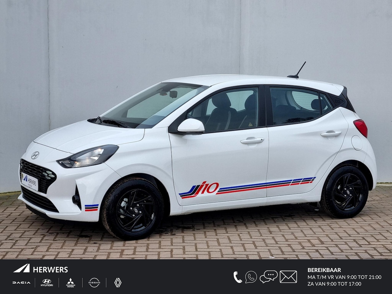 Hyundai i10 - 1.0 Black Line Smart / €2450,- Voordeel Op Nieuwprijs / Rijklaarprijs / Direct Leverbaar / - AutoWereld.nl