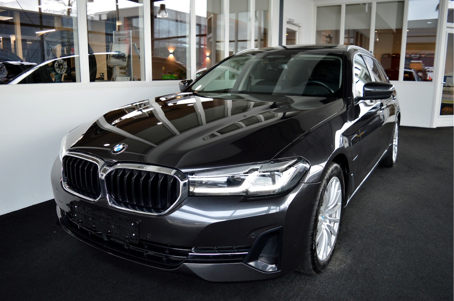 BMW 5-serie Touring - 530e Hybride Sport Line | Vol ! - AutoWereld.nl