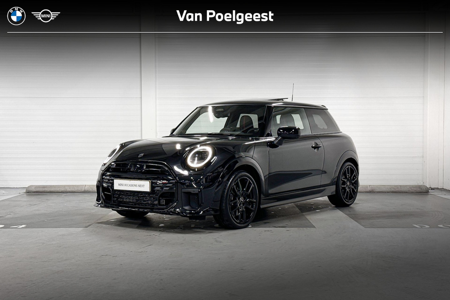MINI Cooper - C | John Cooper Works Uitvoering | Pakket M | 18" John Cooper Works Lap Spoke Jet Black - AutoWereld.nl