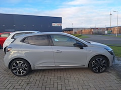 Renault Clio - 1.6 E-Tech Hybrid 145pk Techno / 9, 3 Navigatie / Camera / Stoelverwarming