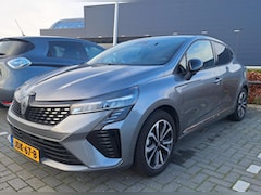 Renault Clio - 1.6 E-Tech Hybrid 145pk Techno / 9, 3 Navigatie / Camera / Stoelverwarming